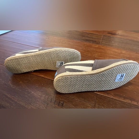 Brand new Tom’s - Picture 3 of 3